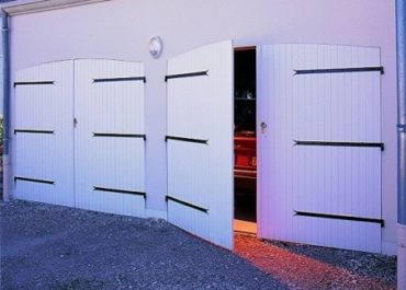 PORTE DE GARAGE BATTANTE PVC