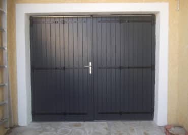 INSTALLATION PORTE DE GARAGE TRADITIONNELLE A VILLENEUVE LES MAGUELONE  (34)