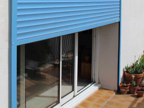 Volet roulant rénovation bleu